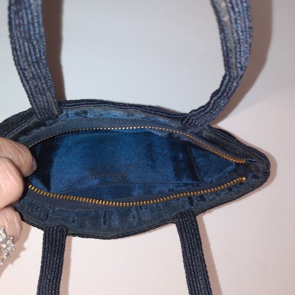 Vintage small black purse with zipper closure. - Picture 5 of 7